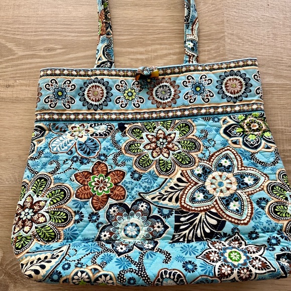 Vera Bradley Retired Fabric Bali Blue Shoulder Tote/Purse with Toggle Closer - Picture 3 of 8